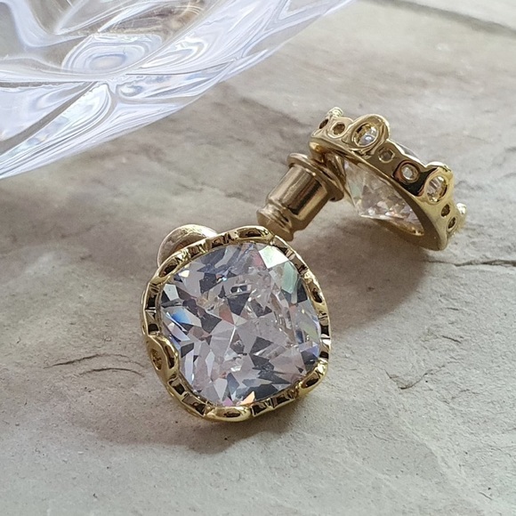 🌛Gold plated Square Stud earrings - Picture 3 of 4